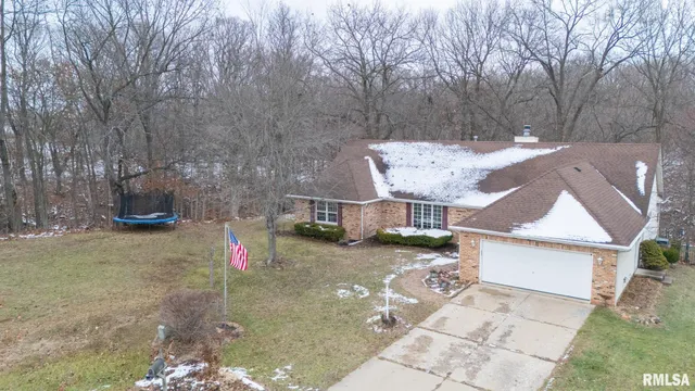 $380,000 | 221 Warrior Way, Germantown Hills, IL 61548