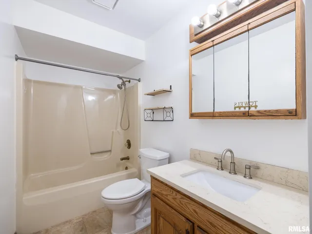 $380,000 | 221 Warrior Way, Germantown Hills, IL 61548