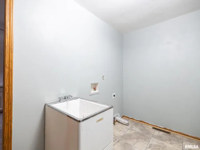 $380,000 | 221 Warrior Way, Germantown Hills, IL 61548