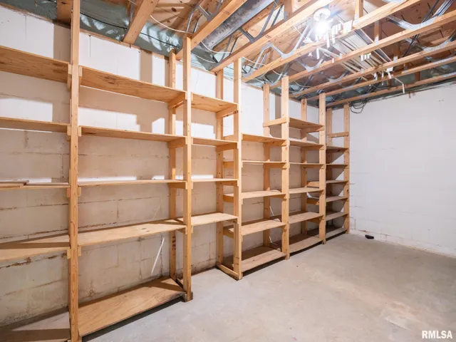 $380,000 | 221 Warrior Way, Germantown Hills, IL 61548