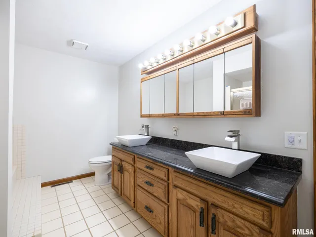 $380,000 | 221 Warrior Way, Germantown Hills, IL 61548