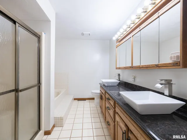 $380,000 | 221 Warrior Way, Germantown Hills, IL 61548