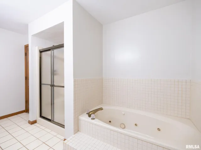 $380,000 | 221 Warrior Way, Germantown Hills, IL 61548