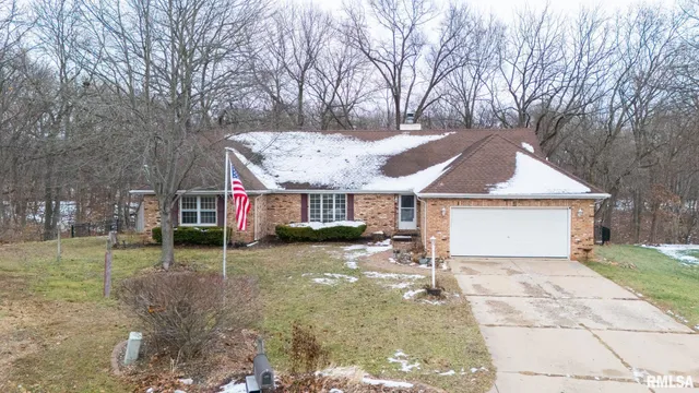 $380,000 | 221 Warrior Way, Germantown Hills, IL 61548