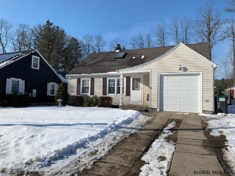 121 Gordon Road Rotterdam, NY 12306 - Photo 1 of 27 Photo 1