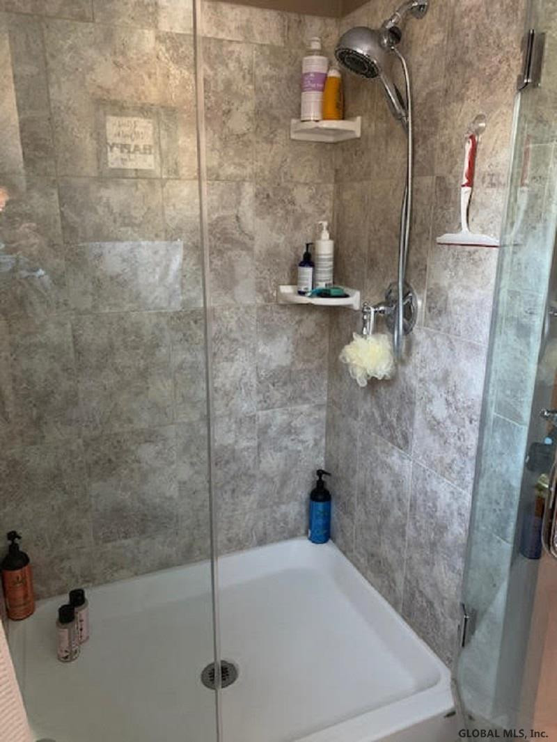 121 Gordon Road Rotterdam, NY 12306 - Photo 20 of 27 Photo 20