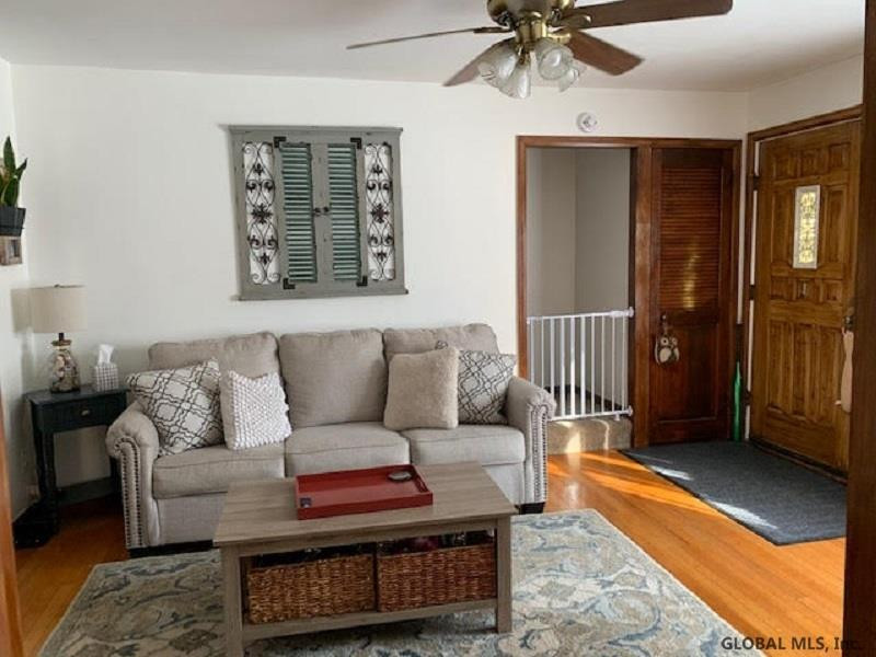 121 Gordon Road Rotterdam, NY 12306 - Photo 4 of 27 Photo 4