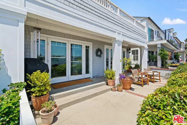 $5,400 | 317 Bay Shore Avenue, Unit 1, Long Beach, CA 90803