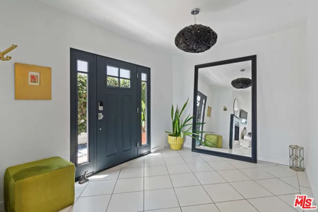 $5,400 | 317 Bay Shore Avenue, Unit 1, Long Beach, CA 90803