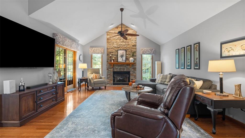 1004 Sherwood Road Pittsburgh, PA 15221 - Photo 4 of 25