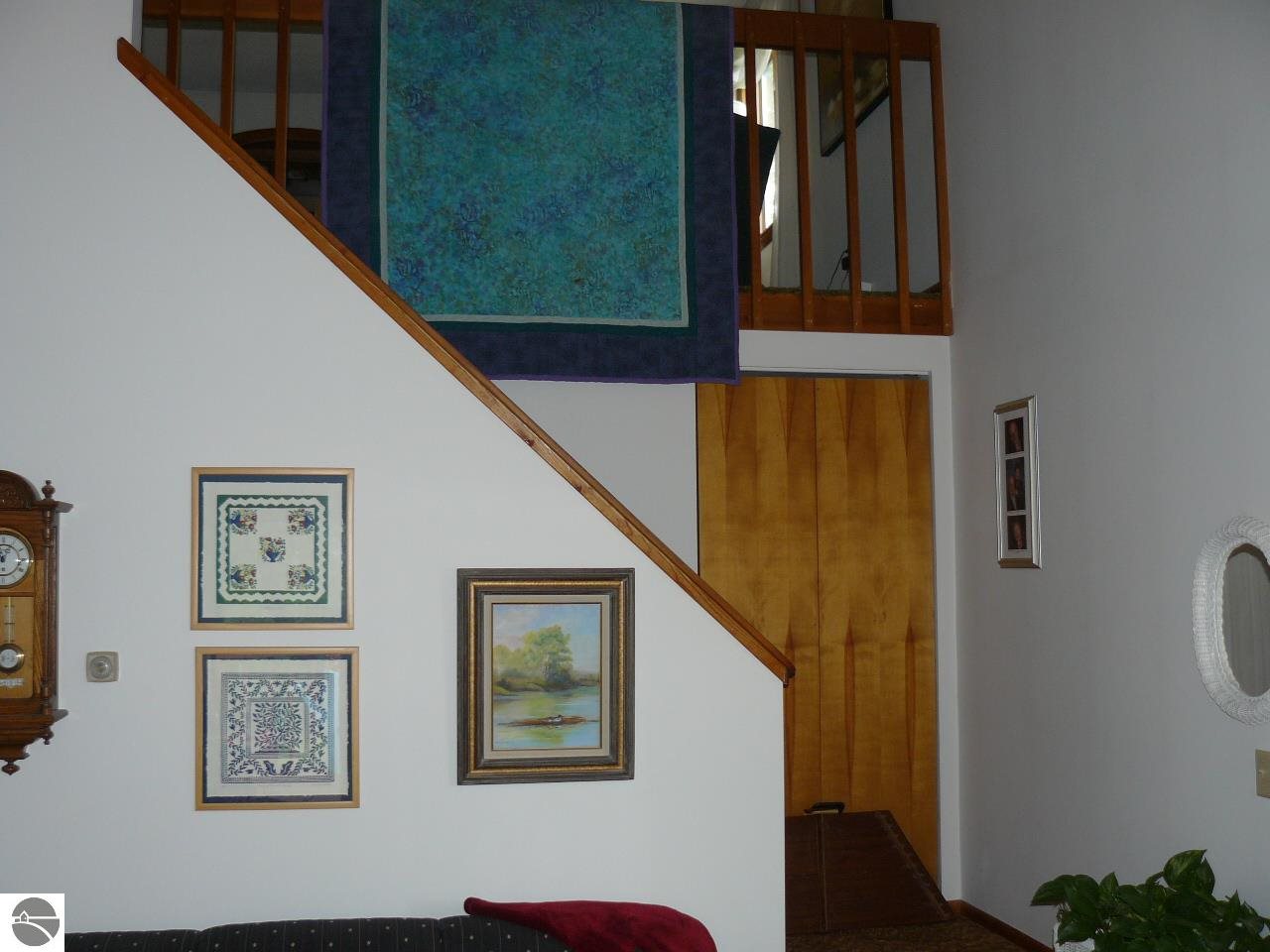 8103 South Lakeview Road Traverse City, MI 49684 - Photo 13 of 31 1775122-12.JPG
