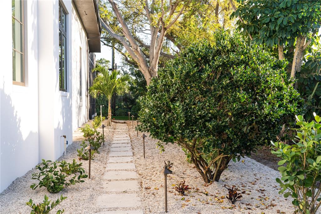1802 Field Road Sarasota, FL 34231 - Photo 75 of 78 Gallery Image 75