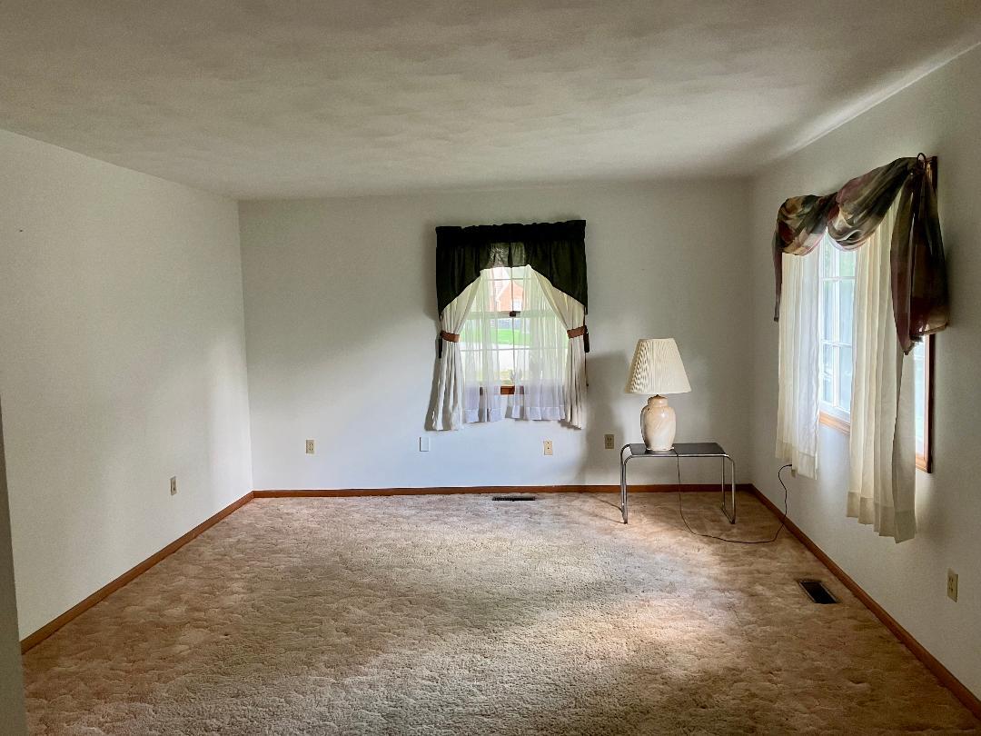 1327 Long Street Dixon, IL 61021 - Photo 4 of 18