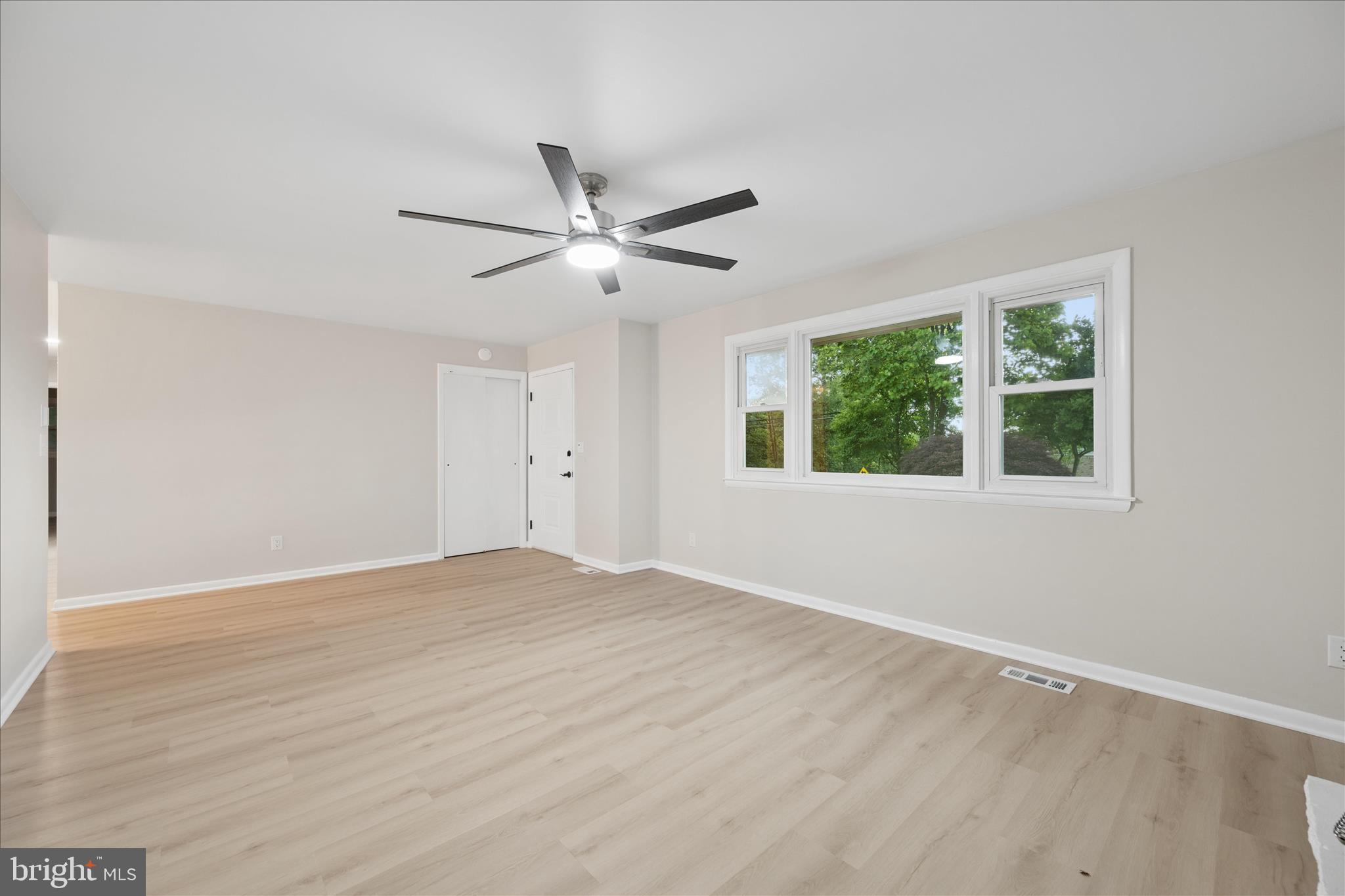 7052 Linganore Road Frederick, MD 21701 - Photo 11 of 76 Living Room