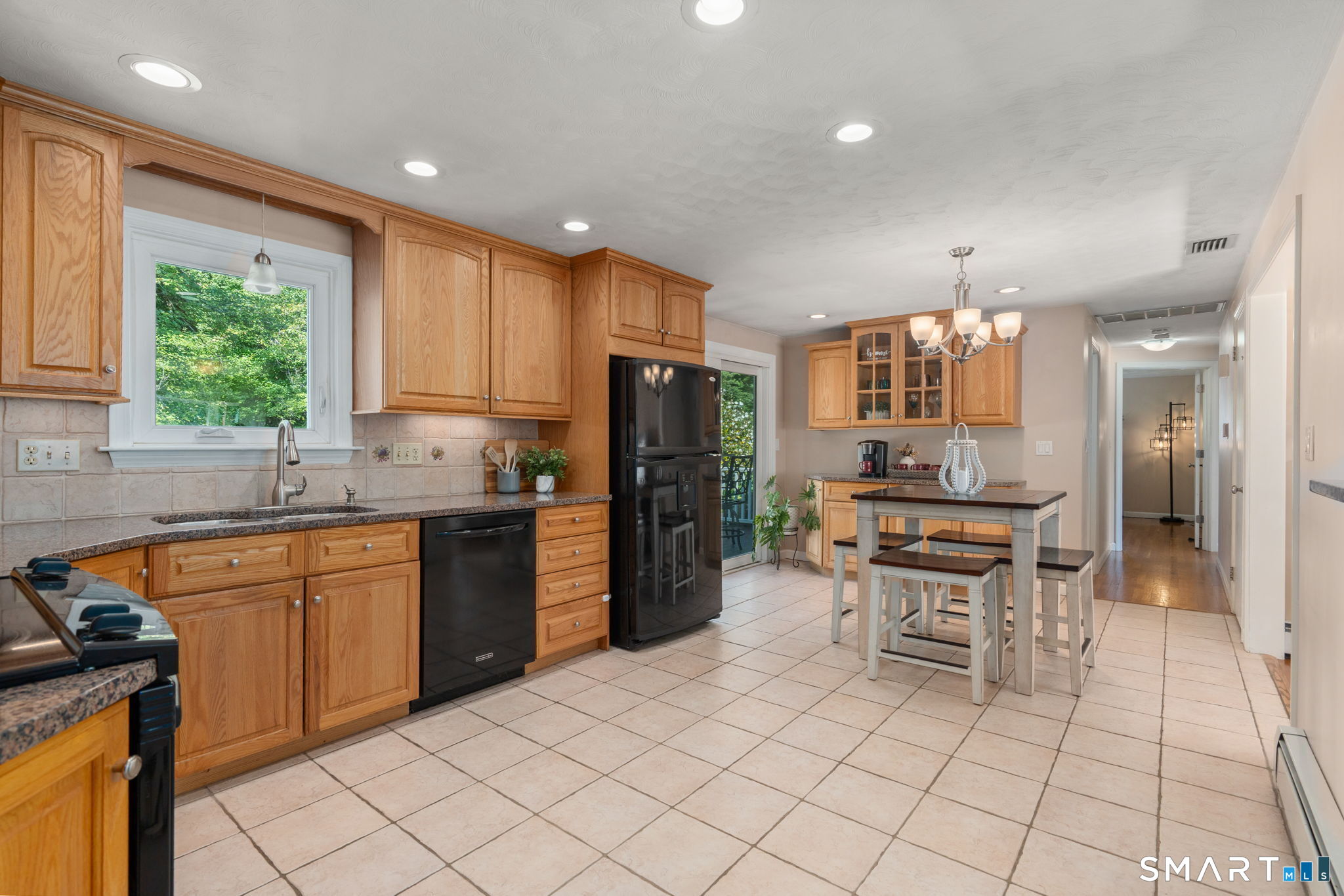 28 Fairfield Road Enfield, CT 06082 - Photo 8 of 34 Gallery Image 8