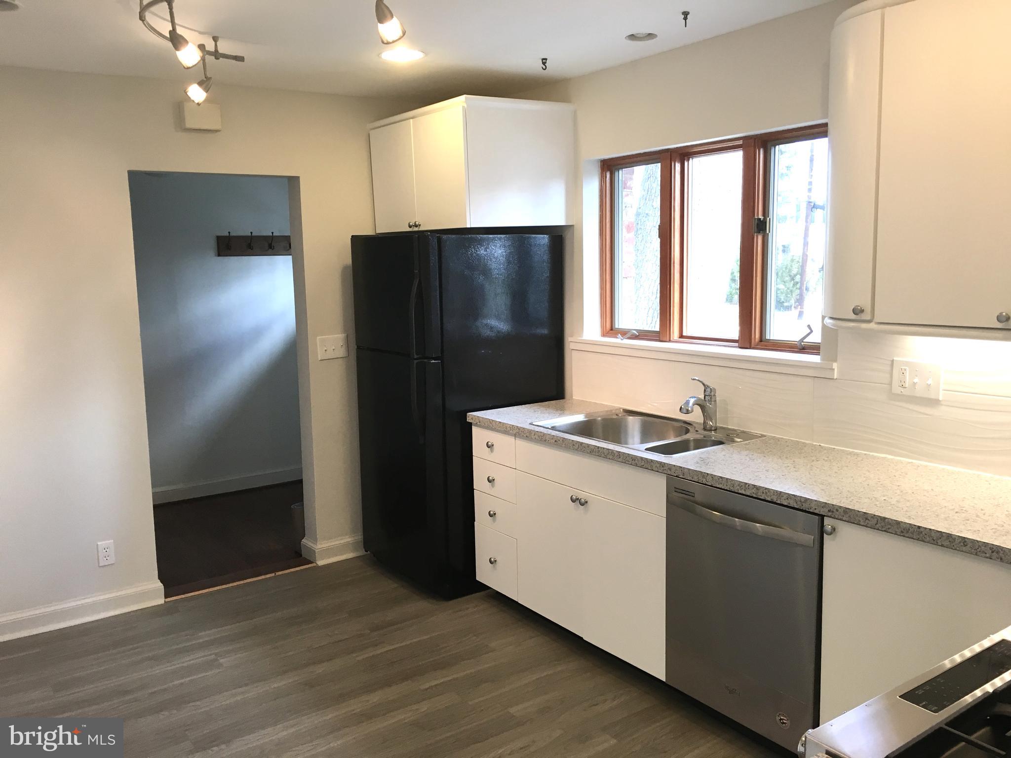 5700 Forest Place Bethesda, MD 20814 - Photo 5 of 20 Eat-in kitchen