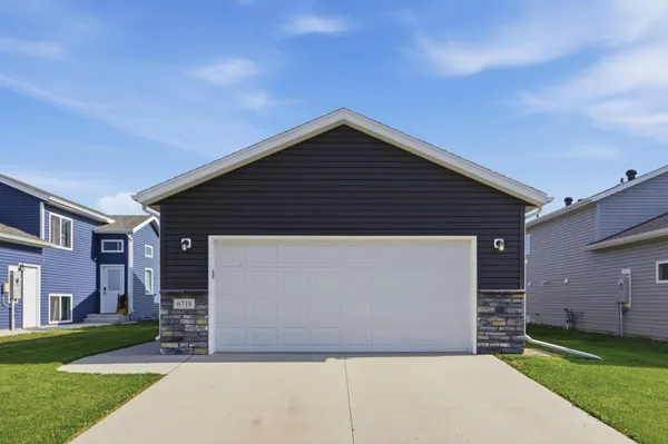 $289,900 | 6718 69th Avenue, Horace, ND 58047