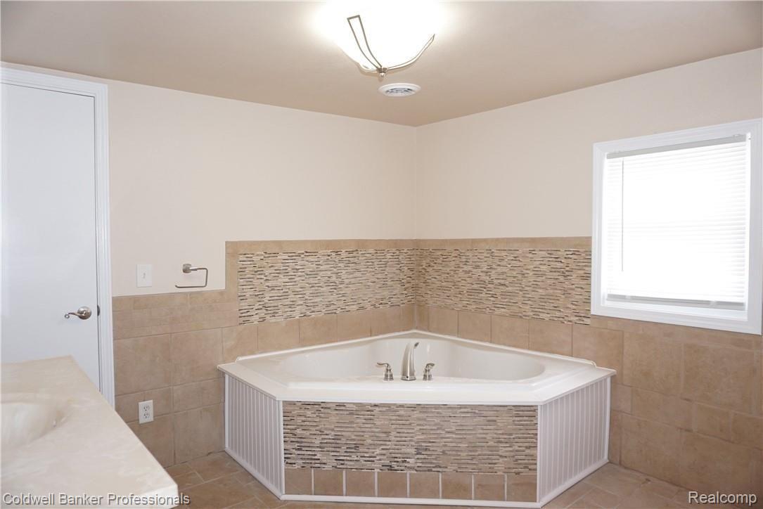 4544 East Laporte Road Freeland, MI 48623 - Photo 12 of 22 DSC01167.JPG