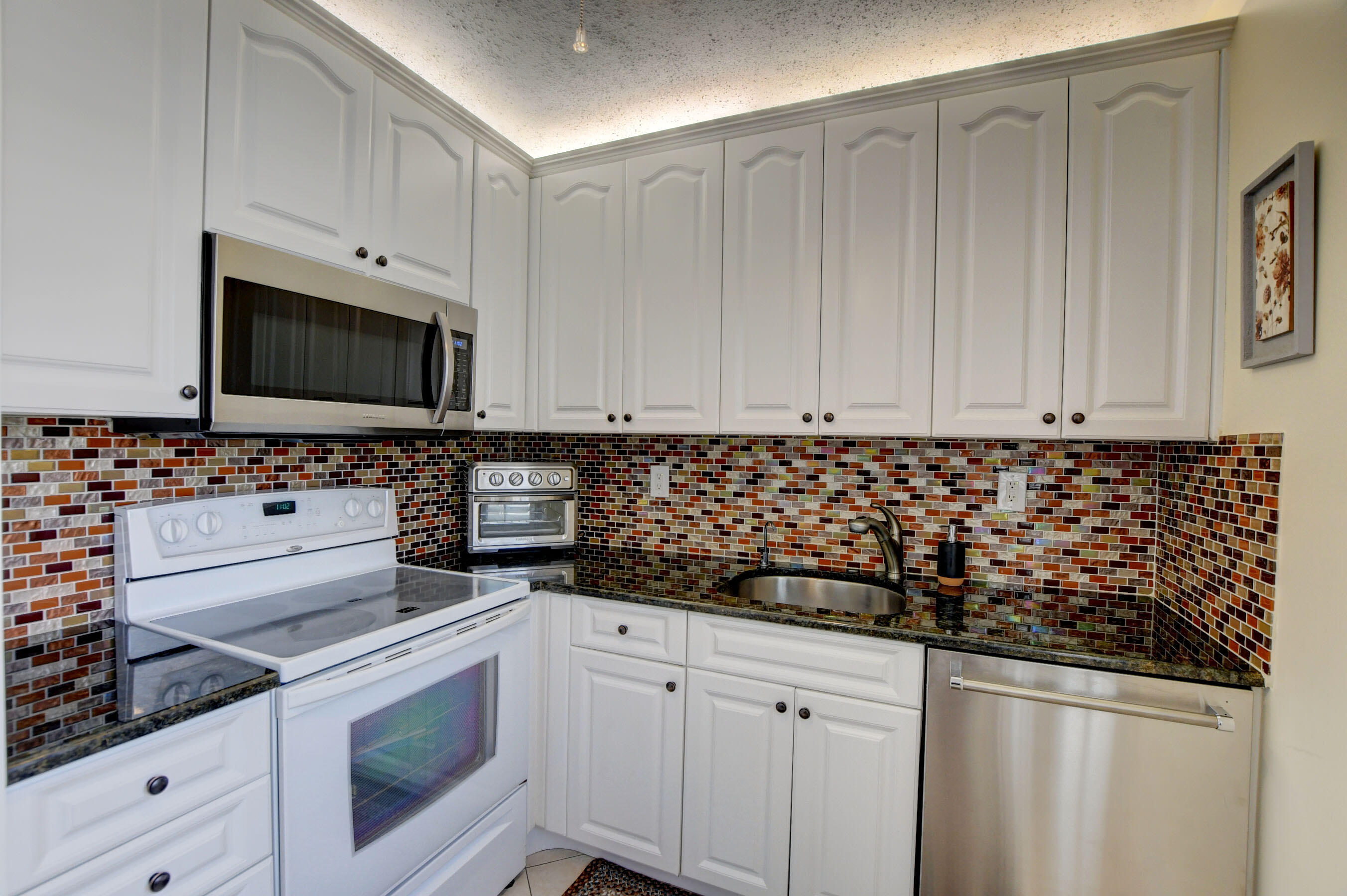 183 Normandy Lane Delray Beach, FL 33484 - Photo 7 of 37 Kitchen