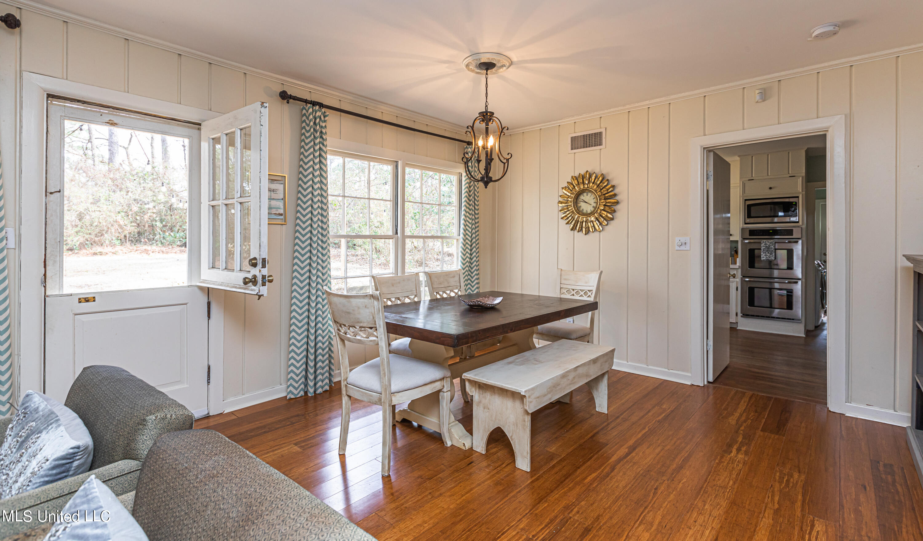 4466 East Ridge Drive Jackson, MS 39211 - Photo 3 of 54 926A9153