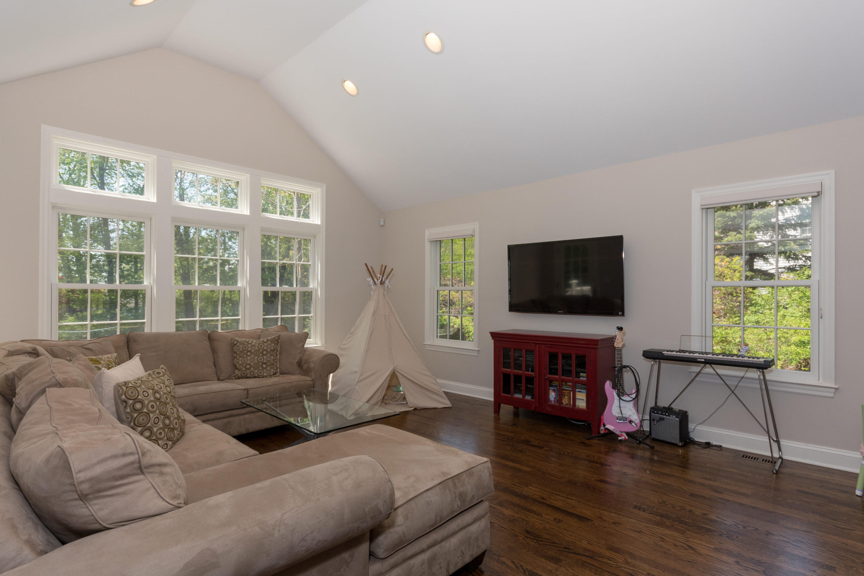 44 Leeuwarden Road Darien, CT 06820 - Photo 11 of 22 44 Leeuwarden Rd Darien CT-print-018-48-