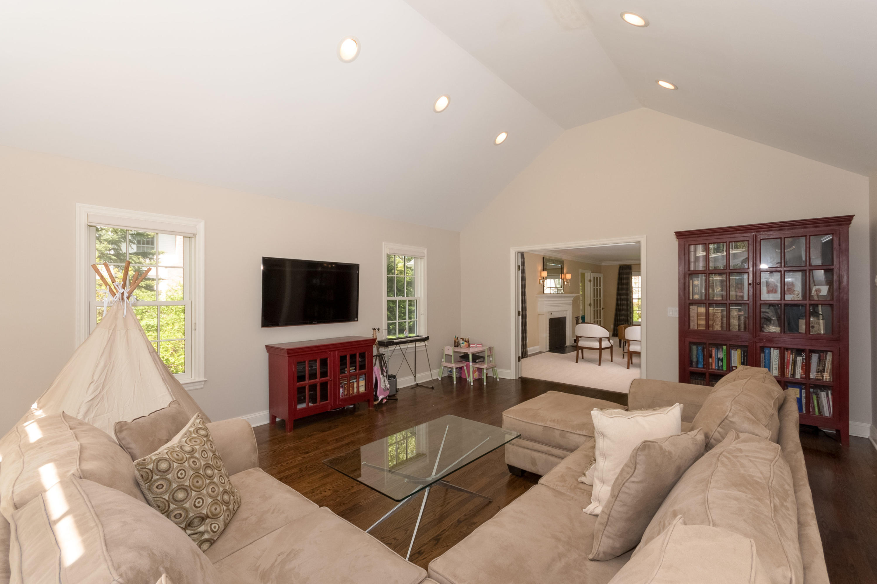 44 Leeuwarden Road Darien, CT 06820 - Photo 12 of 22 44 Leeuwarden Rd Darien CT-print-019-36-