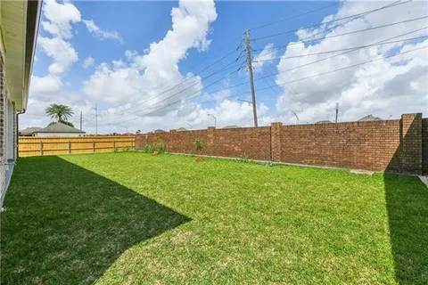 $560,000 | 1105 Lake Frances Drive, Gretna, LA 70056