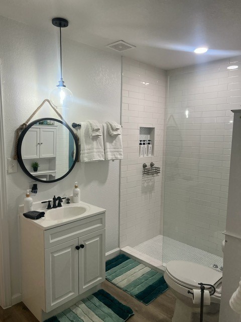 5627 Avenue R Galveston, TX 77551 - Photo 23 of 31 Bathroom ensuite