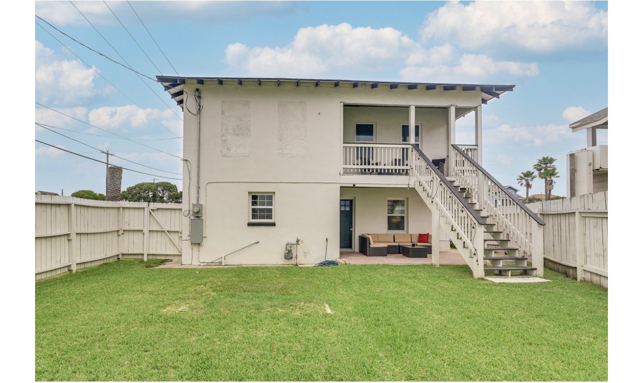 5627 Avenue R Galveston, TX 77551 - Photo 3 of 31 Back Yard