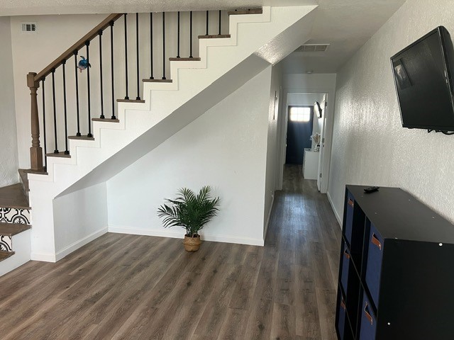 5627 Avenue R Galveston, TX 77551 - Photo 10 of 31 Entryway hall