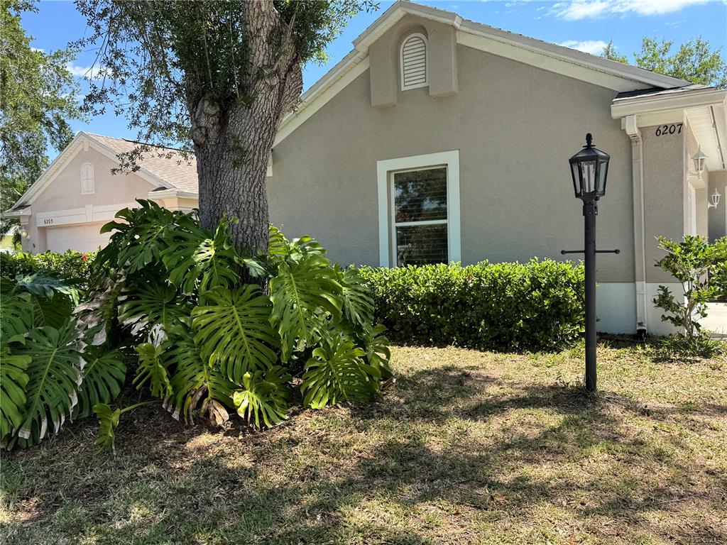 6207 Tupelo Trail Lakewood Ranch, FL 34202 - Photo 2 of 33