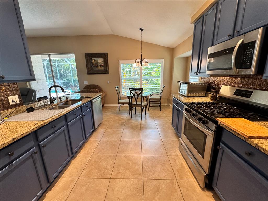 6207 Tupelo Trail Lakewood Ranch, FL 34202 - Photo 10 of 33