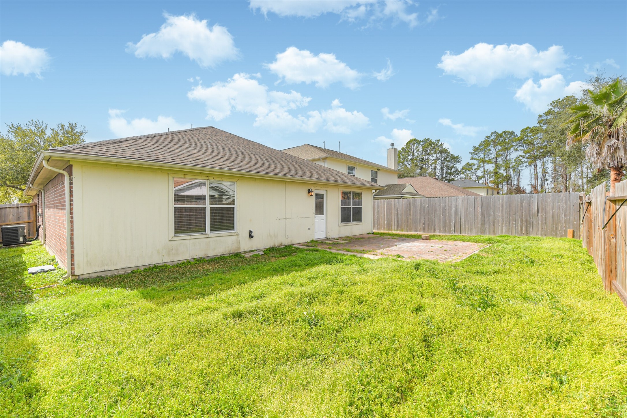 2415 Fox River Lane Spring, TX 77386 - Photo 33 of 34 a backyard of a house with table and chairs