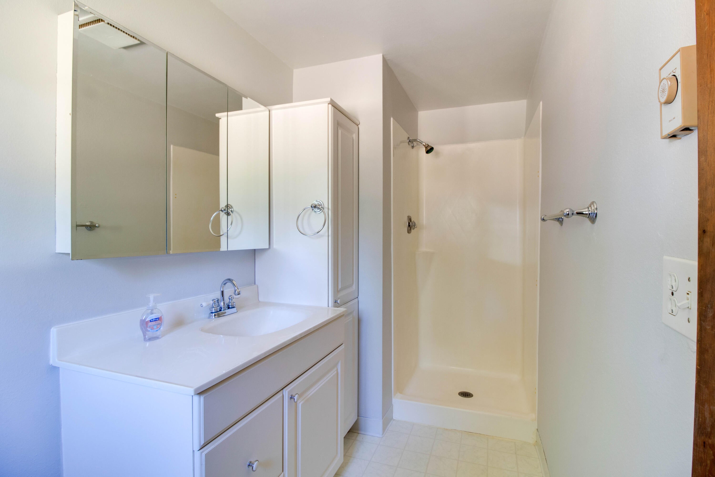 51503 Cedar Road La Pine, OR 97739 - Photo 29 of 42 Primary Bathroom