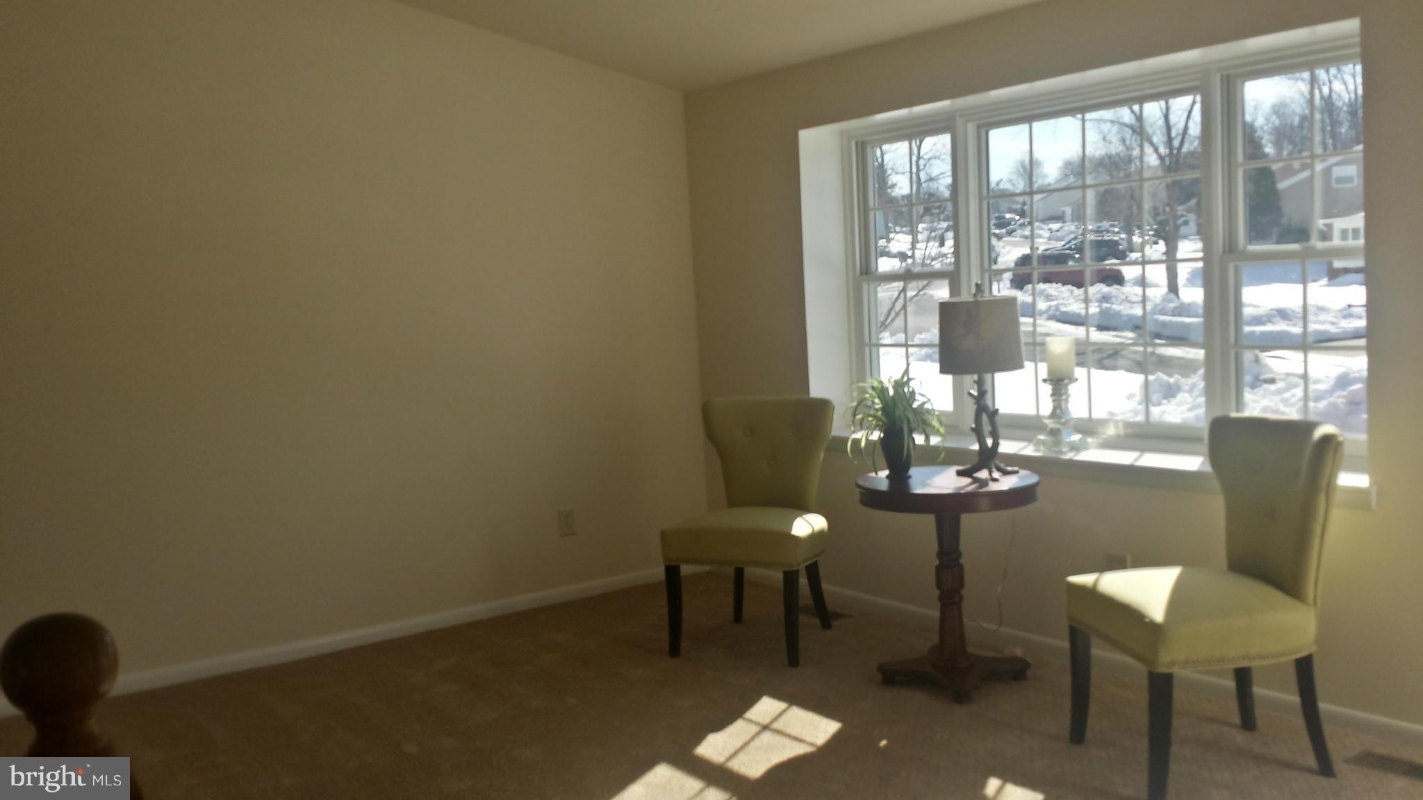 5317 Balistan Road Baltimore, MD 21237 - Photo 5 of 29 Living Room