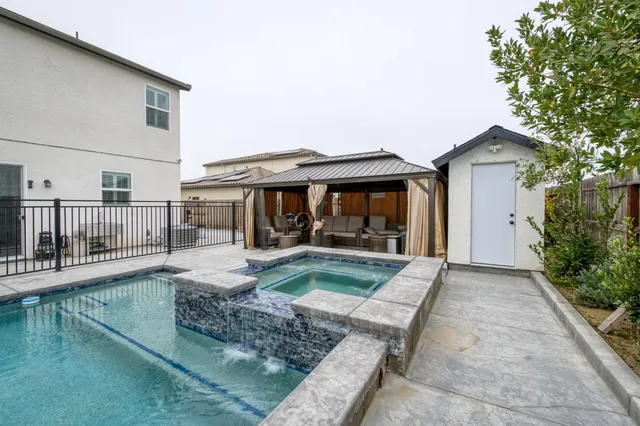 a view of outdoor space