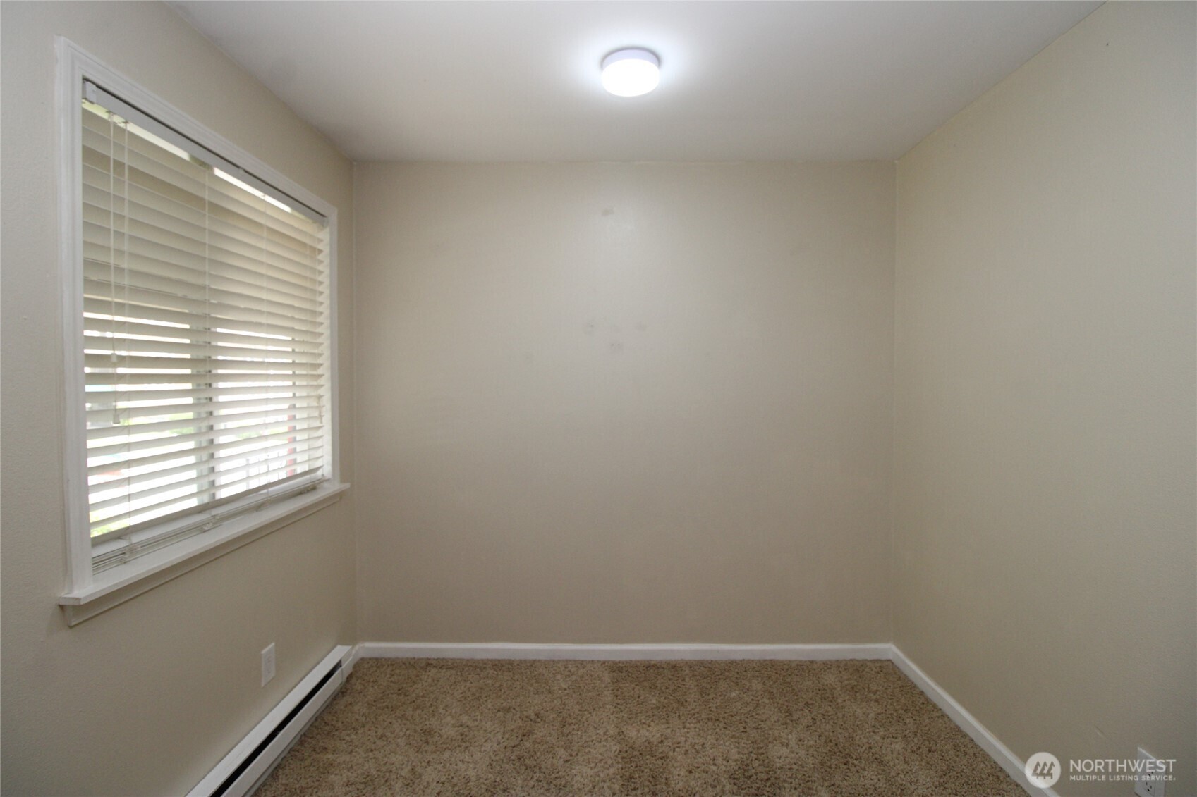 604 North 3rd Street, Unit 7 Tacoma, WA 98403 - Photo 4 of 12 an empty room with a window