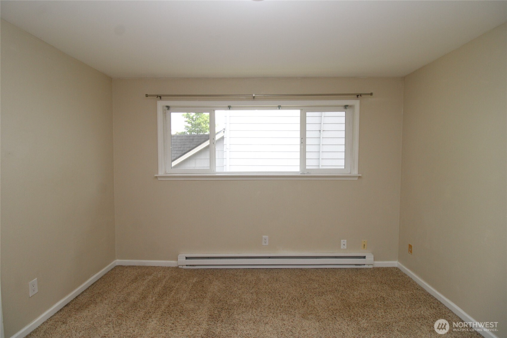 604 North 3rd Street, Unit 7 Tacoma, WA 98403 - Photo 9 of 12 an empty room with a window