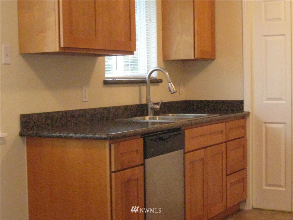 402 Hubbard Road Lynnwood, WA 98036 - Photo 3 of 7 Gallery Image 3