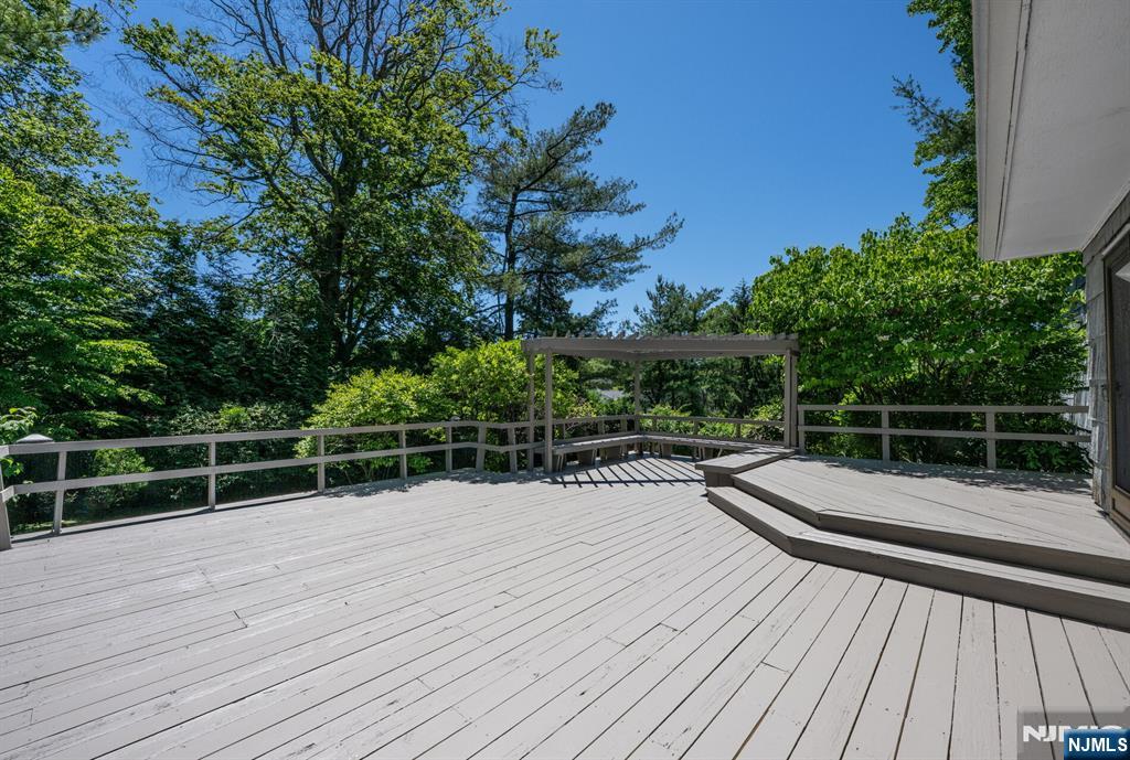 439 Summit Street Englewood Cliffs, NJ 07632 - Photo 32 of 34