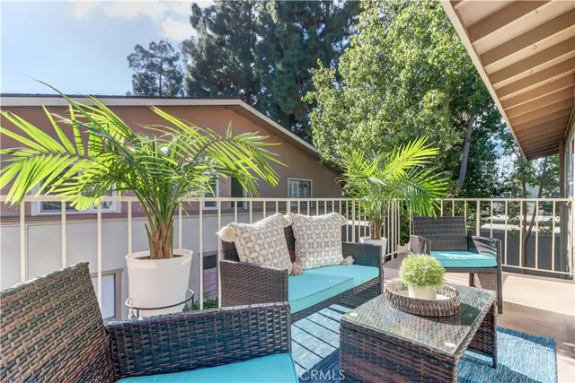 a view of a backyard with pathway