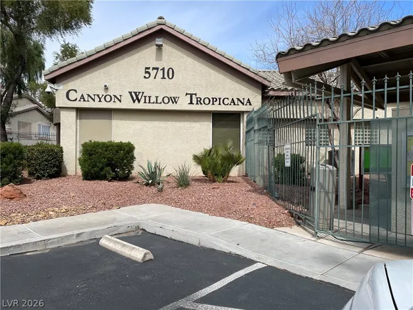 $1,095 | 5710 East Tropicana Avenue, Unit 2033, Las Vegas, NV 89122