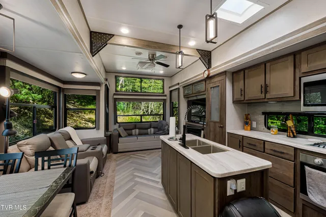 $299,900 | 584 Dotson Road, Trade, TN 37691