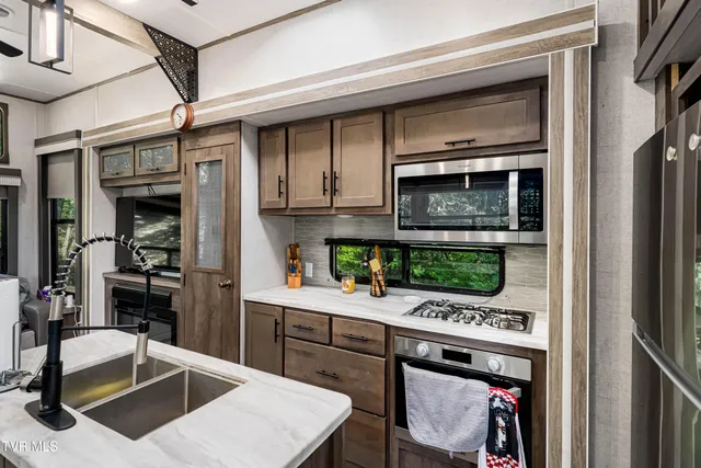 $299,900 | 584 Dotson Road, Trade, TN 37691