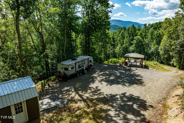 $299,900 | 584 Dotson Road, Trade, TN 37691