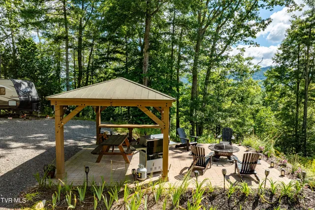 $299,900 | 584 Dotson Road, Trade, TN 37691