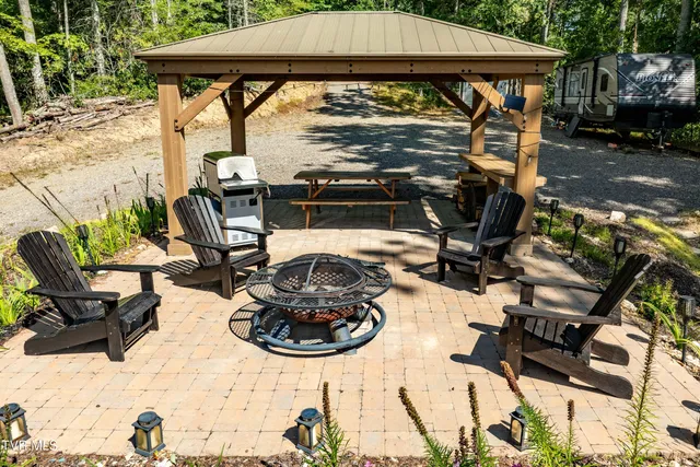 $299,900 | 584 Dotson Road, Trade, TN 37691