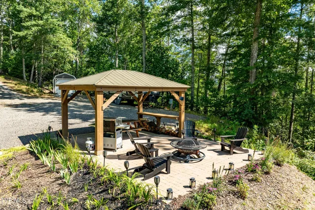 $299,900 | 584 Dotson Road, Trade, TN 37691