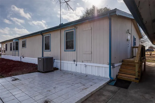 $305,000 | 156 Northwoods Court, Azle, TX 76020