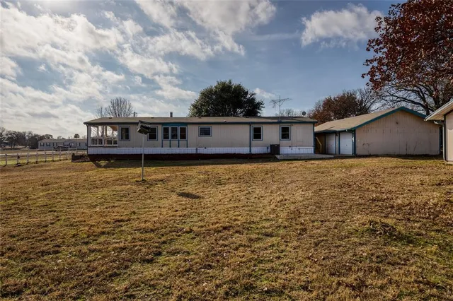 $305,000 | 156 Northwoods Court, Azle, TX 76020